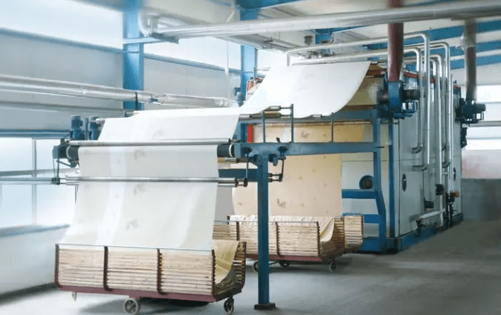 （圖：造紙消泡劑運(yùn)用現(xiàn)場(chǎng)）