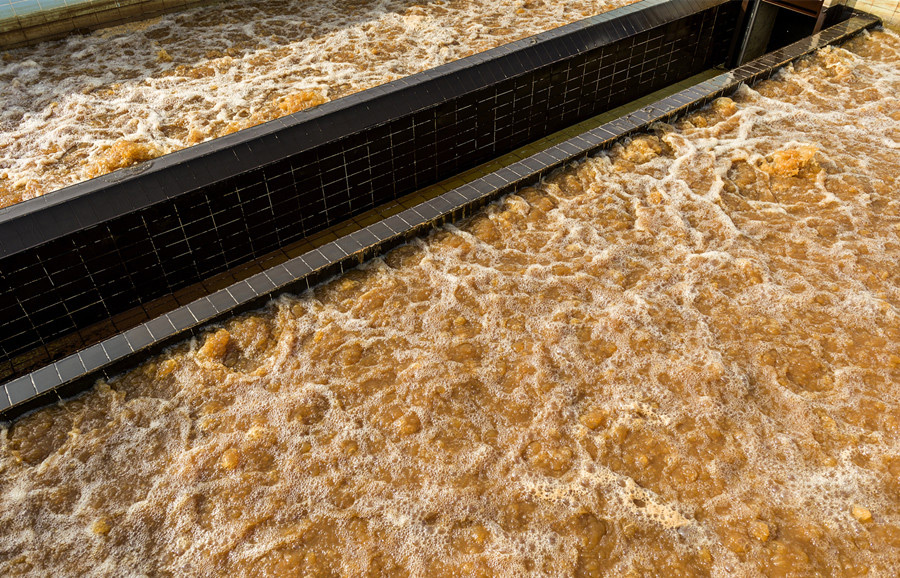 （圖：生物曝氣污水泡沫）