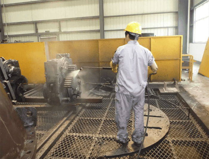 (圖:高壓噴淋清洗現(xiàn)場(chǎng))