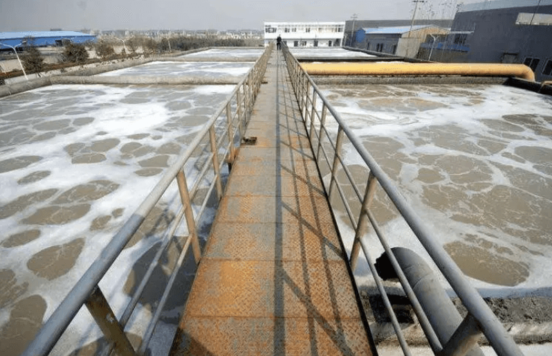 (圖:工業(yè)廢水污水泡沫)