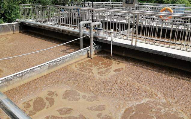(圖:垃圾滲濾液污水處理泡沫現(xiàn)場)